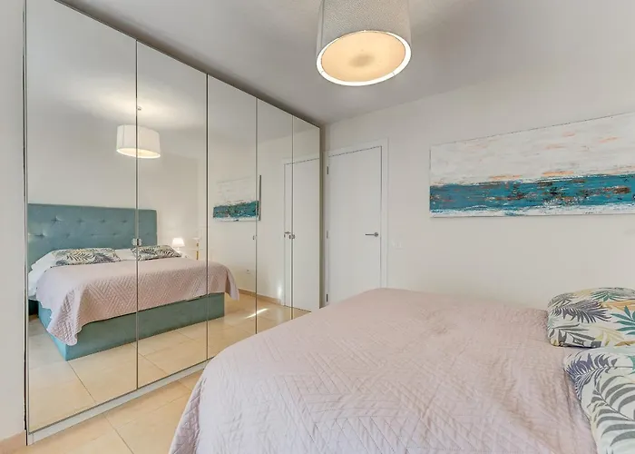 Апартаменты Charming Two Bedroom In Cristianos